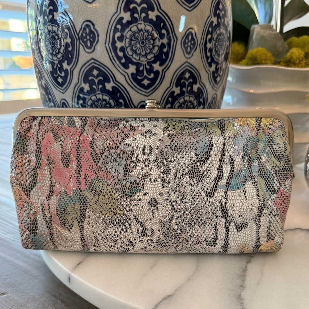 HOBO Lauren Snakeskin Embossed Clutch Wallet
⭐️read description